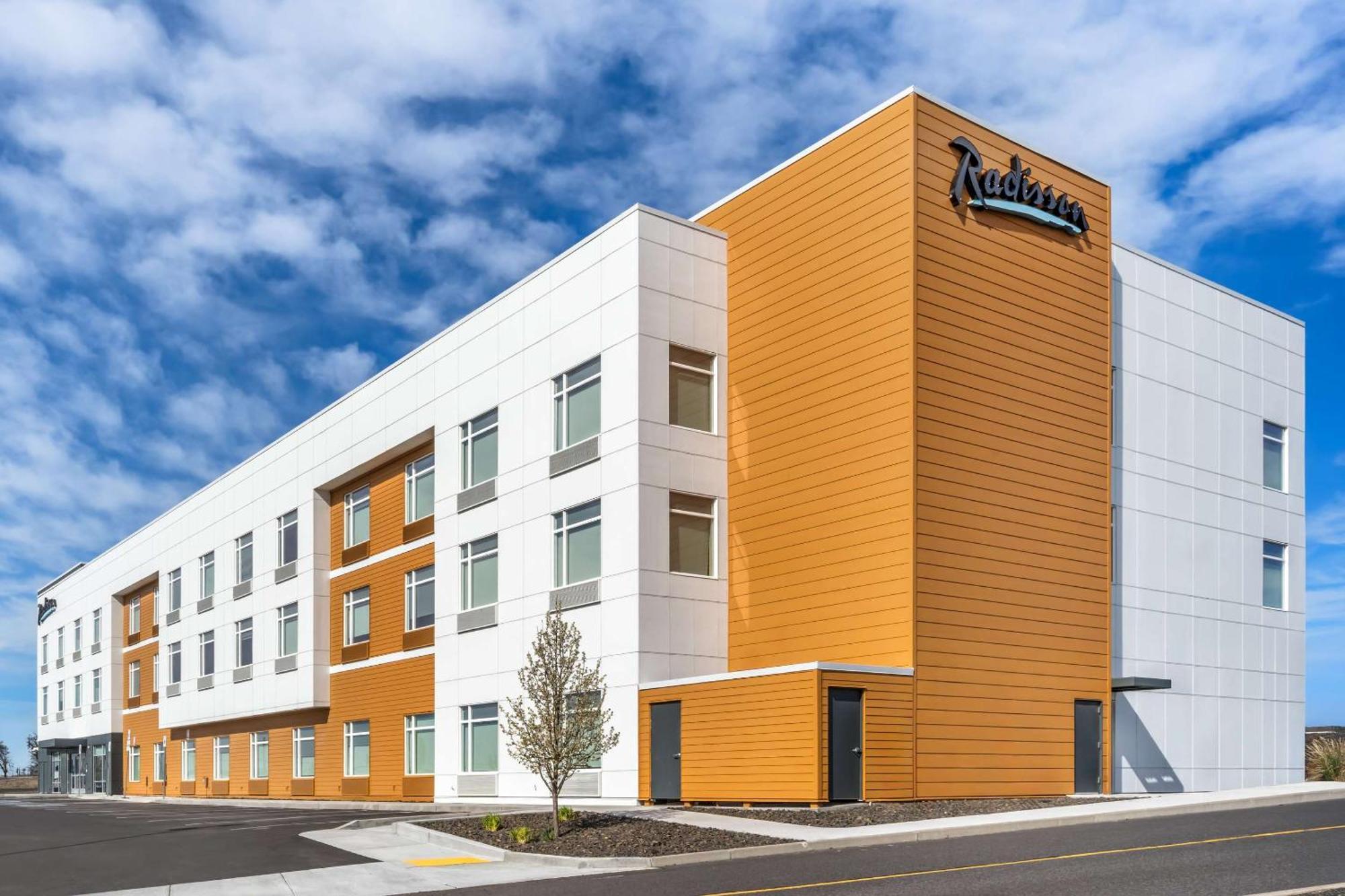 Radisson Hotel Pendleton Airport מראה חיצוני תמונה