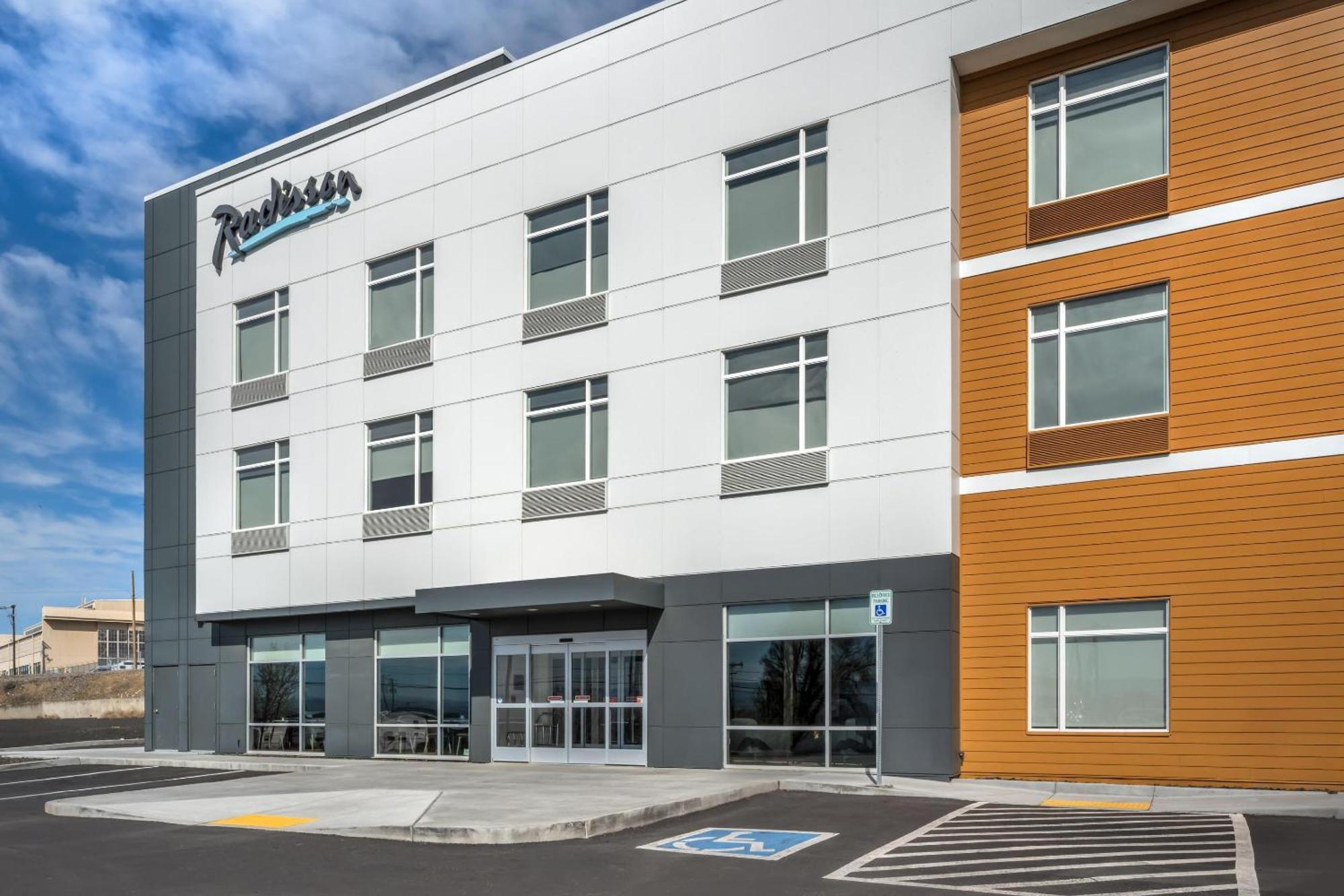 Radisson Hotel Pendleton Airport מראה חיצוני תמונה